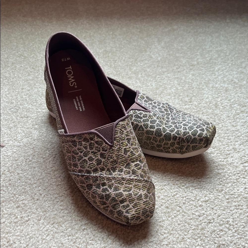TOMS Women's Patterned Brown Flats